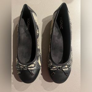 VIONIC | Minna Snakeskin Leather Cap Toe Ballet Flats Size 7